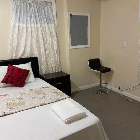 A Private Room In Queens New York Exteriör bild